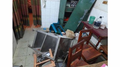 হাসপাতালে ভাঙচুর চালায় শিশুটির ক্ষুব্ধ স্বজনরা