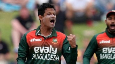 হুট করেই আমিরাতে দলের সঙ্গে নাসুম