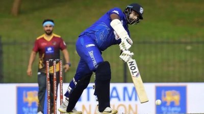 থিসারা পেরেরার ব্যাটে ছক্কার বৃষ্টি