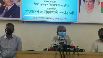 সংবাদ সম্মেলনে বক্তব্য রাখছেন ফখরুল ইসলাম আলমগীর