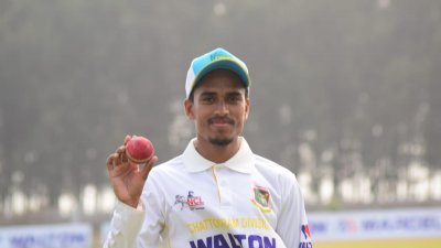 হাসান মুরাদ পেয়েছেন ৫ উইকেট