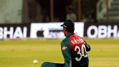 চোটে ছিটকে গেছেন মাহমুদউল্লাহ