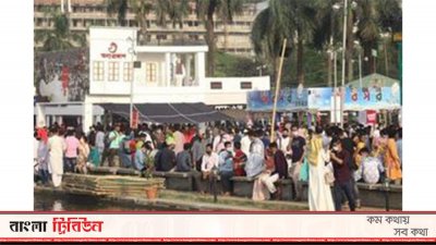 বই মেলায় মানুষের ভিড়