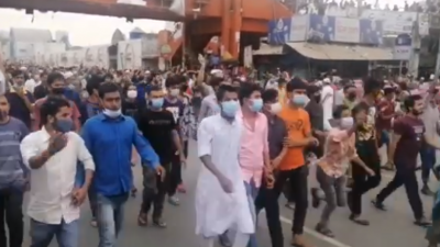 লকডাউনের প্রতিবাদে নিউ মার্কেটে বিক্ষোভ