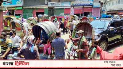 বরিশালের রাস্তায় ভিড়