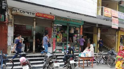 বেশিরভাগ দোকান খোলা, কৈফিয়ত দেবেন না দোকানিরা