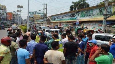 রাজশাহীতে মার্কেট খোলার দাবিতে বিক্ষোভ