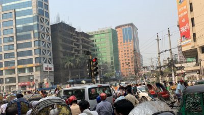 লকডাউনের মধ্যেও যানজট