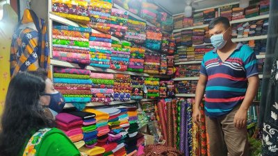 খোলা কাপড়ের দোকান