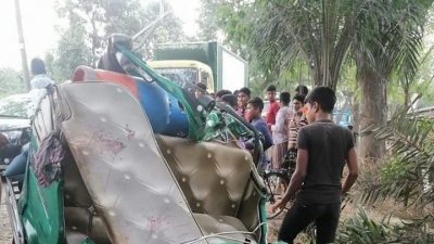 ট্রাক ও সিএনজি অটোর মুখোমুখি সংঘর্ষে নিহত ২