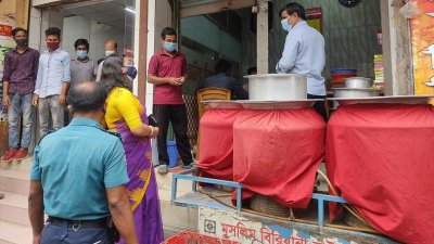 স্বাস্থ্য বিধি নিশ্চিতে ভ্রাম্যমাণ আদালতের অভিযান