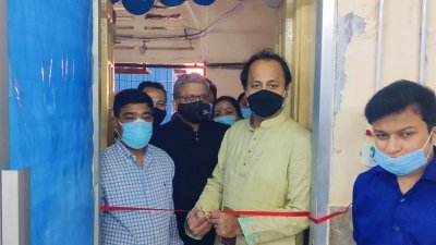 আইসিইউ শয্যা উদ্বোধন করছেন শিক্ষা উপমন্ত্রী ব্যারিস্টার মহিবুল হাসান চৌধুরী নওফেল