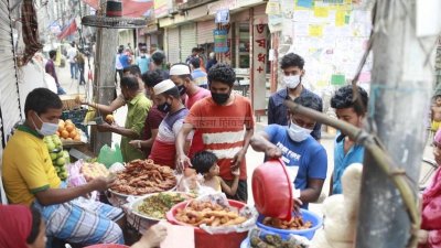 সরগরম ইফতার বাজার (ফটো স্টোরি)