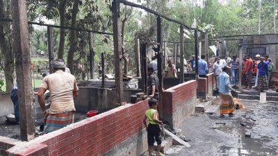 চারটি গরু, সাতটি ছাগলসহ সবকিছু পুড়ে ছাই হয়ে গেছে