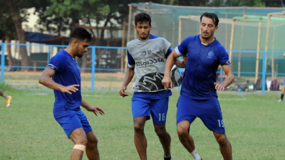 ভারত কিংবা মালদ্বীপে খেলতে হতে পারে আবাহনীকে।