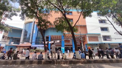 মার্কেট বন্ধ, সার্ভিস চালু!