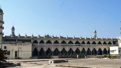 মুঘল বিজয়ের স্মারক আন্দরকিল্লা শাহী জামে মসজিদ