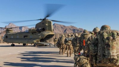 আফগানিস্তান থেকে সামরিক সরঞ্জাম সরানো শুরু করেছে যুক্তরাষ্ট্র