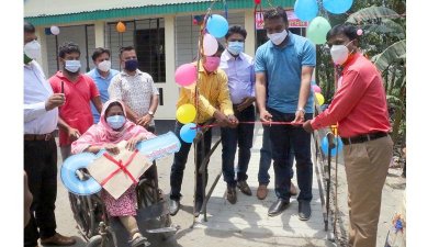 রানা প্লাজা ট্র্যাজেডি: দুই পা হারানো সেই রেবেকাকে বাড়ি উপহার