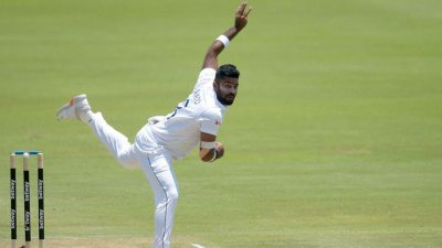 চোট নিয়ে ছিটকে গেছেন লাহিরু কুমারা।