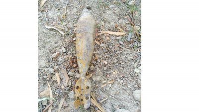 পুকুর থেকে উদ্ধার করা পরিত্যক্ত মর্টার শেল