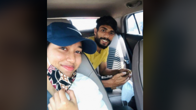 সীমান্তে প্রীতমের স্ত্রীর সঙ্গে গাড়িতে জীবন।