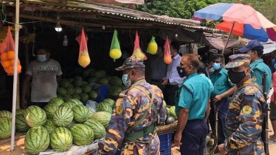 আড়তে অভিযান