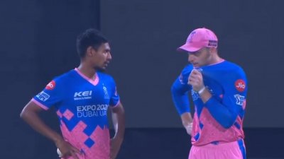 উইকেট পেলেও রাজস্থানের সবচেয়ে খরুচে বোলার ছিলেন মোস্তাফিজ।