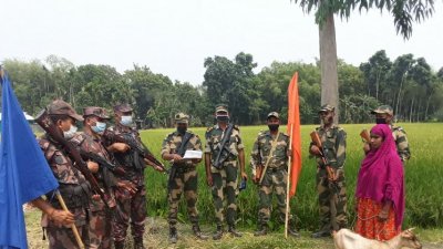 ময়না বিবিকে হস্তান্তর করা হয় বিএসএফয়ের কাছে
