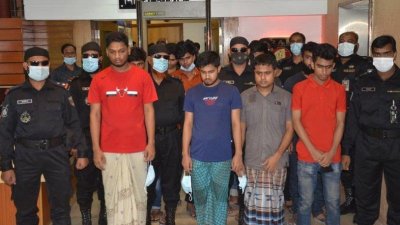 র‌্যাবের হেফাজতে গ্রেফতার সুমনসহ চক্রের অন্য সদস্যরা