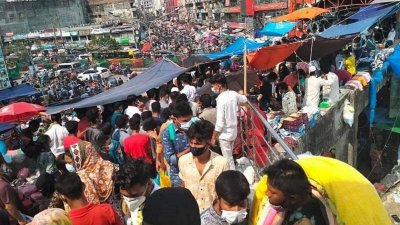 যানজট ঠেলে শপিং মলে ক্রেতাদের ভিড়,  উপেক্ষিত বিধিনিষেধ