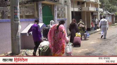 হিলি চেকপোস্ট দিয়ে দেশে ফেরা কয়েকজন যাত্রী