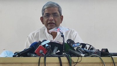 সংবাদ সম্মেলনে বক্তব্য রাখছেন মির্জা ফখরুল ইসলাম আলমগীর