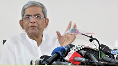সংবাদ সম্মেলনে বক্তব্য রাখছেন মির্জা ফখরুল ইসলাম আলমগীর