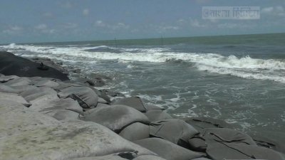 নিম্নচাপের প্রভাবে সাগর উত্তাল হয়ে উঠেছে