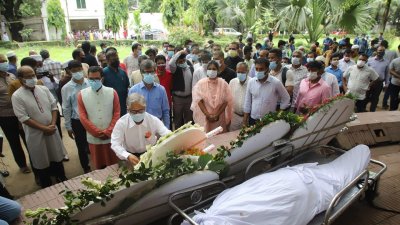 বাংলা একাডেমি প্রাঙ্গণে হাবীবুল্লাহ সিরাজীর প্রতি শ্রদ্ধা নিবেদন