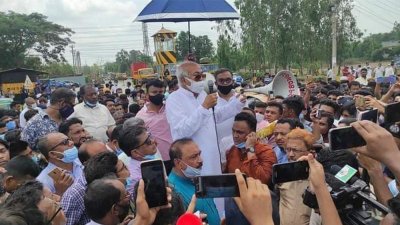 বক্তব্য দিচ্ছেন ইঞ্জিনিয়ার মোশাররফ হোসেন
