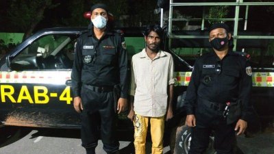 র‌্যাবের হাতে আটক হয় কালা বাবু