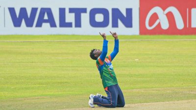 আলাউদ্দিন বাবুর হ্যাটট্রিক আনন্দ