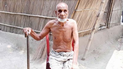 জীবিত থেকেও মৃত, বয়স্ক ভাতা বন্ধ শতবর্ষী বৃদ্ধের