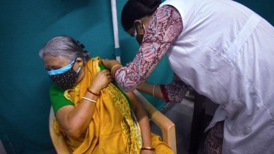 ভারতের মাত্র ১০ শতাংশ জনগণ ভ্যাকসিনের একটি ডোজ পেয়েছেন