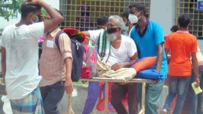 হাসপাতালের করোনা ওয়ার্ডে গত ২৪ ঘণ্টায় ভর্তি হয়েছেন ১৬ জন