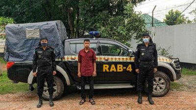 ইয়াবাসহ মাদক ব্যবসায়ী গ্রেফতার