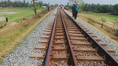 টেকিবাড়ি এলাকায় ট্রেনে কাটা পড়ে দুই নারীর মৃত্যু