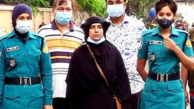 পুলিশ হেফাজতে ফাতেমা খাতুন