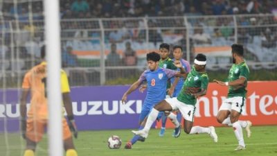 ব্যান্ডেজ পরেই খেলা চালিয়ে যান ইয়াসিন।