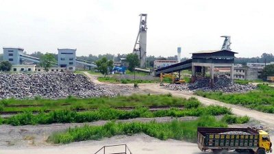 দিনাজপুরের মধ্যপাড়া পাথর খনি