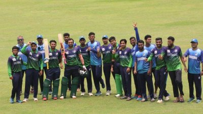 জয়ের পর ওল্ড ডিওএইচএসের পুরো দল।