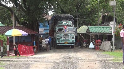 হিলি স্থলবন্দর দিয়ে দু'দেশের পণ্য আমদানি-রফতানি শুরু