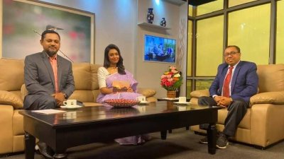 অনুষ্ঠানের সেটে কিবরিয়া ও নন্দিতার সামনে ইসমাইল হোসেন